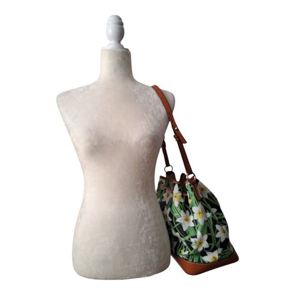 Dooney & Bourke Daffodil Tassel Drawstring Bucket Bag Purse Floral Leather Trim - Picture 3 of 13